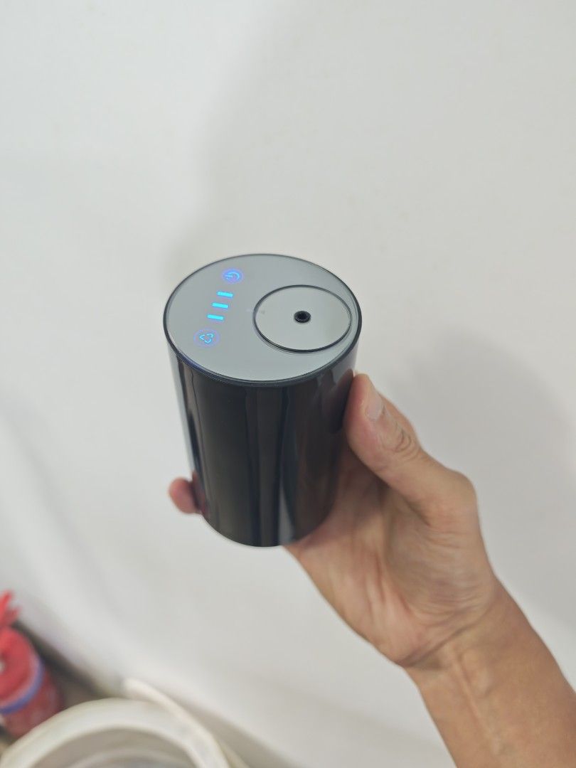 Car diffuser (Category: Storage & Organization) located in Singapore. Submitted by iisg- (Listing ID 1456360962, Image 1). Description: With 10ml westin white tea essential oil.