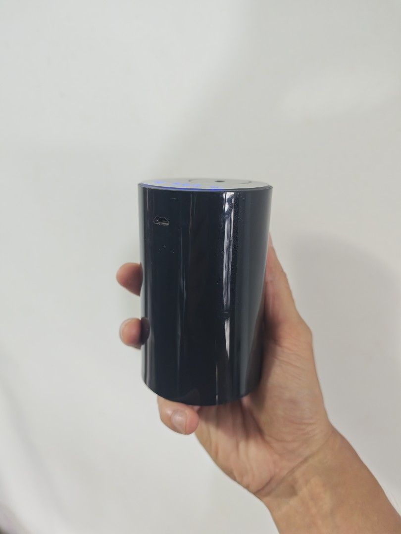 Car diffuser (Category: Storage & Organization) located in Singapore. Submitted by iisg- (Listing ID 1456360962, Image 2). Description: With 10ml westin white tea essential oil.