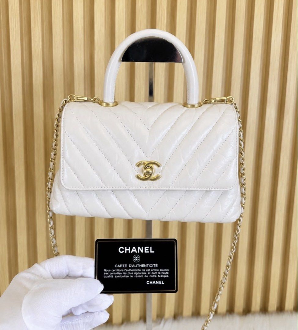 CHANEL chevron quilted top handle small ghw (Category: Luxury Bags & Wallets) located in Tagaytay City. Submitted by eg_gallery (Listing ID 1456326071, Image 1). Description: guaranteed authentic / series 26 / card.