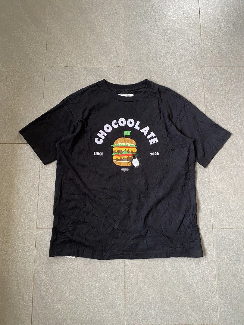 Chocoolate Tshirt (Category: Tshirts & Polo Shirts ) located in Digos. Submitted by thriftflexph (Listing ID 1456347855, Image 1). Description: Size&Dimes:21/25.5 Color&Condi:9.5/10 issue:None DM for more information 🫶 Items are all thrifted/Handpicked Can ship nationwide🇵🇭 Add Shipping Fee ✈️🎁.