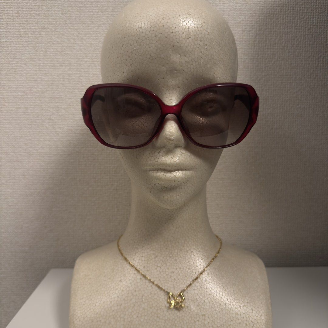 Christian Dior sunglasses (Category: Luxury Accessories) located in Quezon City. Submitted by hintstreet (Listing ID 1455811314, Image 2). Description: Dior sunglasses.