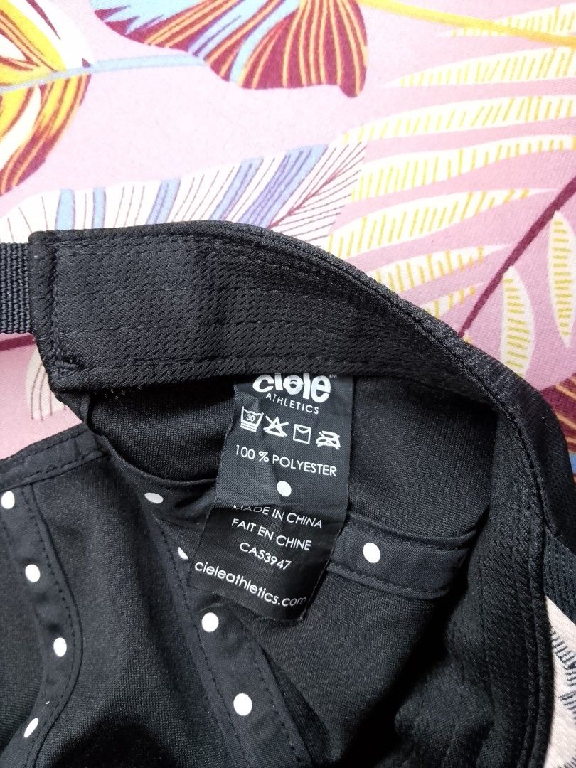 Ciele 5 Panel Cap Unisex (Category: Hats & Beanies) located in Antipolo. Submitted by arn_thrifts_collections (Listing ID 1456363176, Image 3). Description: CIELE 5 PANEL CAP UNISEX 750+SF GOOD CONDITION.