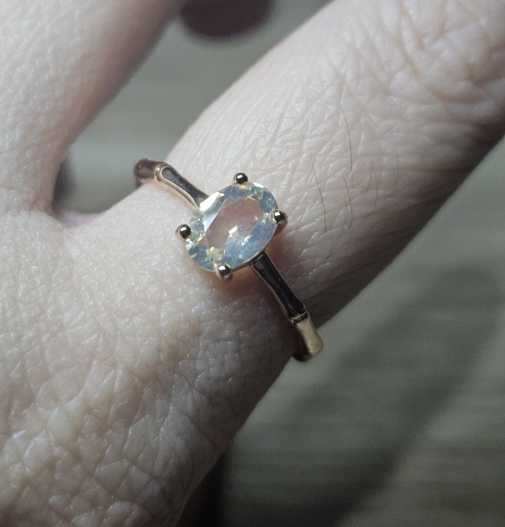Clear Spinel Stone Simple Ring (Category: Rings) located in Cainta. Submitted by Kahi0410 (Listing ID 1456367878, Image 1). Description: Natural Stone Bamboo Style Setting Rose gold Adjustable ring Hypoallergenic Safe for acidic, sensitive skin.