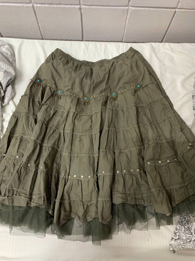clearance items (Category: Blouses) located in Shah Alam. Submitted by menujusenja (Listing ID 1456297521, Image 3). Description: size fit from L to XL dm for details .