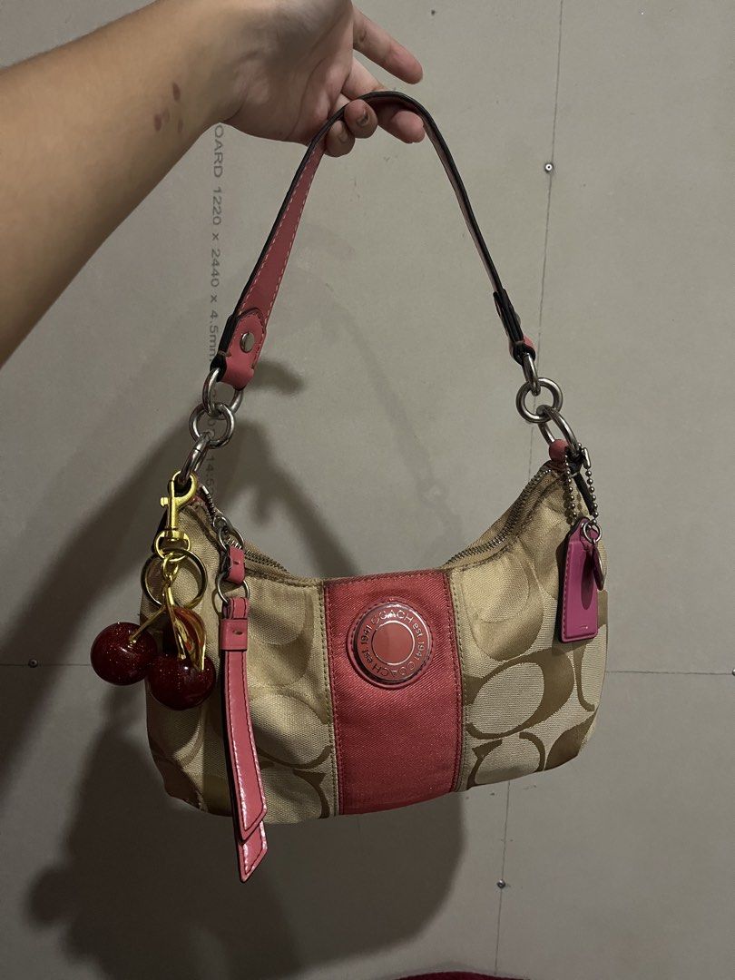 Coach pink kili (Category: Shoulder Bags) located in Manila. Submitted by cheskaaa111 (Listing ID 1456235563, Image 1). Description: ✅Strap intact ✅Malinis ✅No rubs ✅Ship agad ✅ loc: antipolo city Lalamove or Jnt .