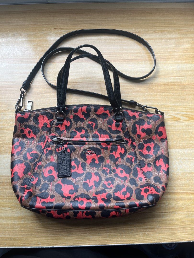 coach x baseman wildbeast (Category: Luxury Bags & Wallets) located in Cebu City. Submitted by fierce.vincent (Listing ID 1456382267, Image 1). Description: coach x baseman wildbeast good as new ( natanggal lng puller sa isang bulsa ) check last picture 2250 + sf .