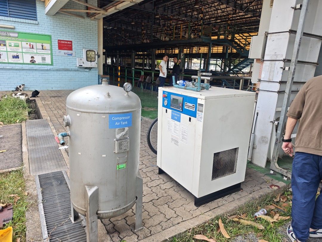 Compressor (Category: Bodywork & Spray Painting) located in Singapore. Submitted by karthikprabhu884u (Listing ID 1456297346, Image 3). Description: used compressor .