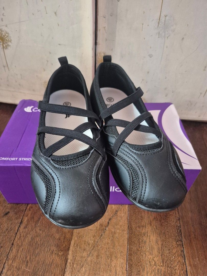 Corolla Black Ballet Flats with Elastic Straps (Category: Flats & Sandals) located in Taguig. Submitted by perfect_restyle (Listing ID 1456287481, Image 3). Description: - size 6, worn only twice - Corolla black ballet flats - Features criss-cross elastic straps for a secure fit - Easy to slip on and off - Includes original box - Ideal for dance or everyday wear.