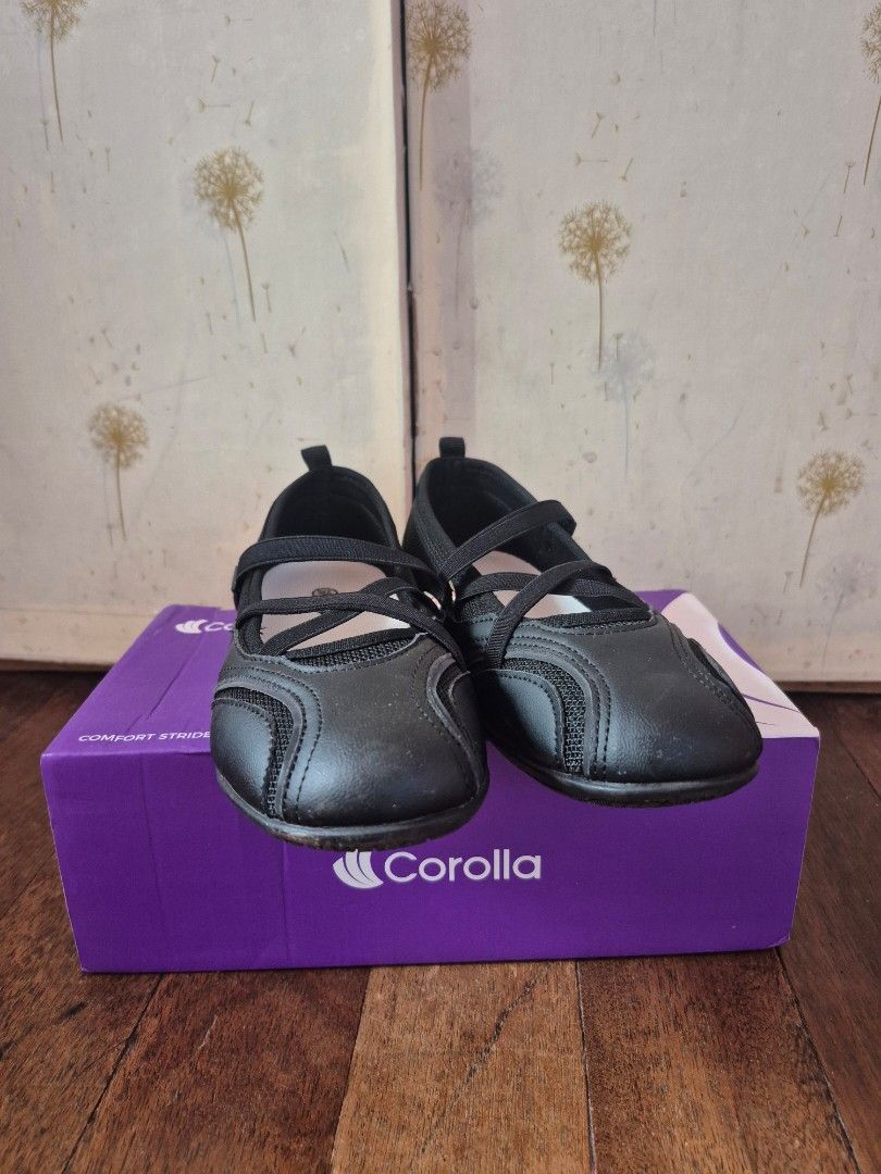 Corolla Black Ballet Flats with Elastic Straps (Category: Flats & Sandals) located in Taguig. Submitted by perfect_restyle (Listing ID 1456287481, Image 2). Description: - size 6, worn only twice - Corolla black ballet flats - Features criss-cross elastic straps for a secure fit - Easy to slip on and off - Includes original box - Ideal for dance or everyday wear.