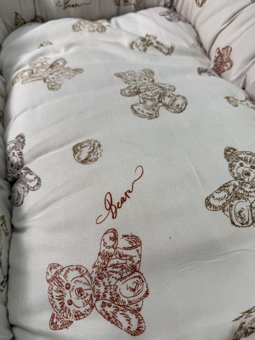 Crib Comforter Set (Category: Cots & Cribs) located in San Pedro. Submitted by ekaayy (Listing ID 1456278329, Image 3). Description: - 30x41 in size - Can be used in bed or in crib - With few milk stains but in a very good condition - Used only for 2 months 📍San Pedro, Laguna.