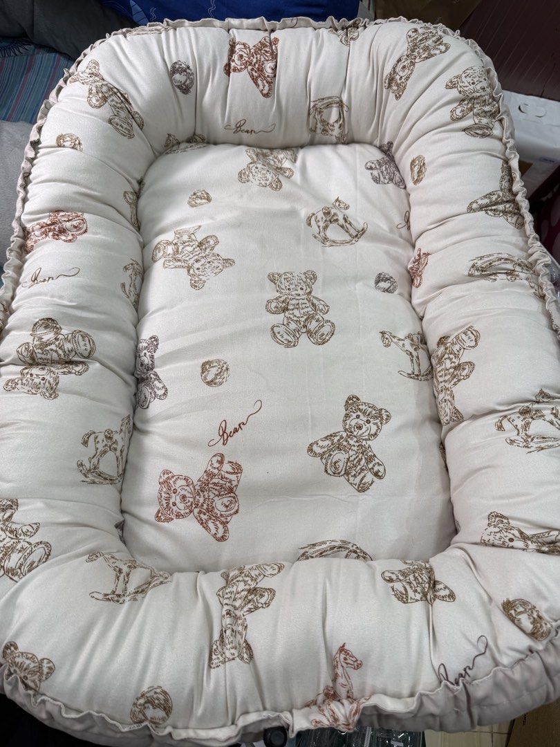 Crib Comforter Set (Category: Cots & Cribs) located in San Pedro. Submitted by ekaayy (Listing ID 1456278329, Image 1). Description: - 30x41 in size - Can be used in bed or in crib - With few milk stains but in a very good condition - Used only for 2 months 📍San Pedro, Laguna.