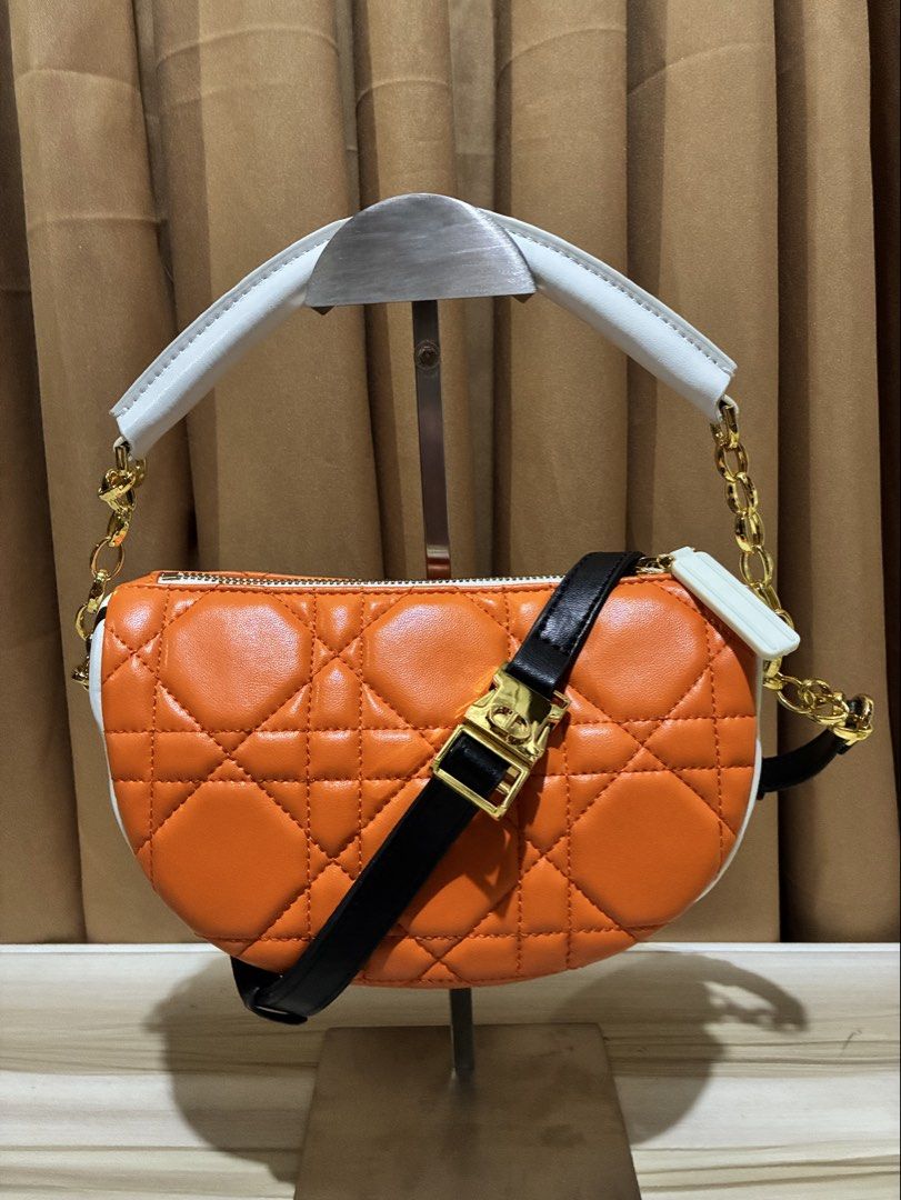 Dior vibe hobo (Category: Luxury Bags & Wallets) located in Manila. Submitted by finders_keepers651 (Listing ID 1456294351, Image 1). Description: Super ganda.
