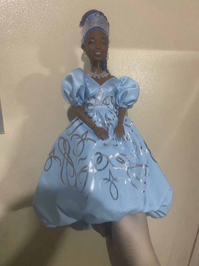 Disney Doll Descendants Cinderella Doll (Category: Kids Toys) located in Quezon City. Submitted by elisabelle21 (Listing ID 1456386690, Image 2). Description: - doll in a stunning light blue gown - Gown features elegant silver swirl accents - Includes matching tiara, necklace, and earrings - Doll's hair styled in a long, beautiful braid - Gown has fashionable puffy sleeves and a full skirt - Wears chic silver heels - Ideal for both collectors and