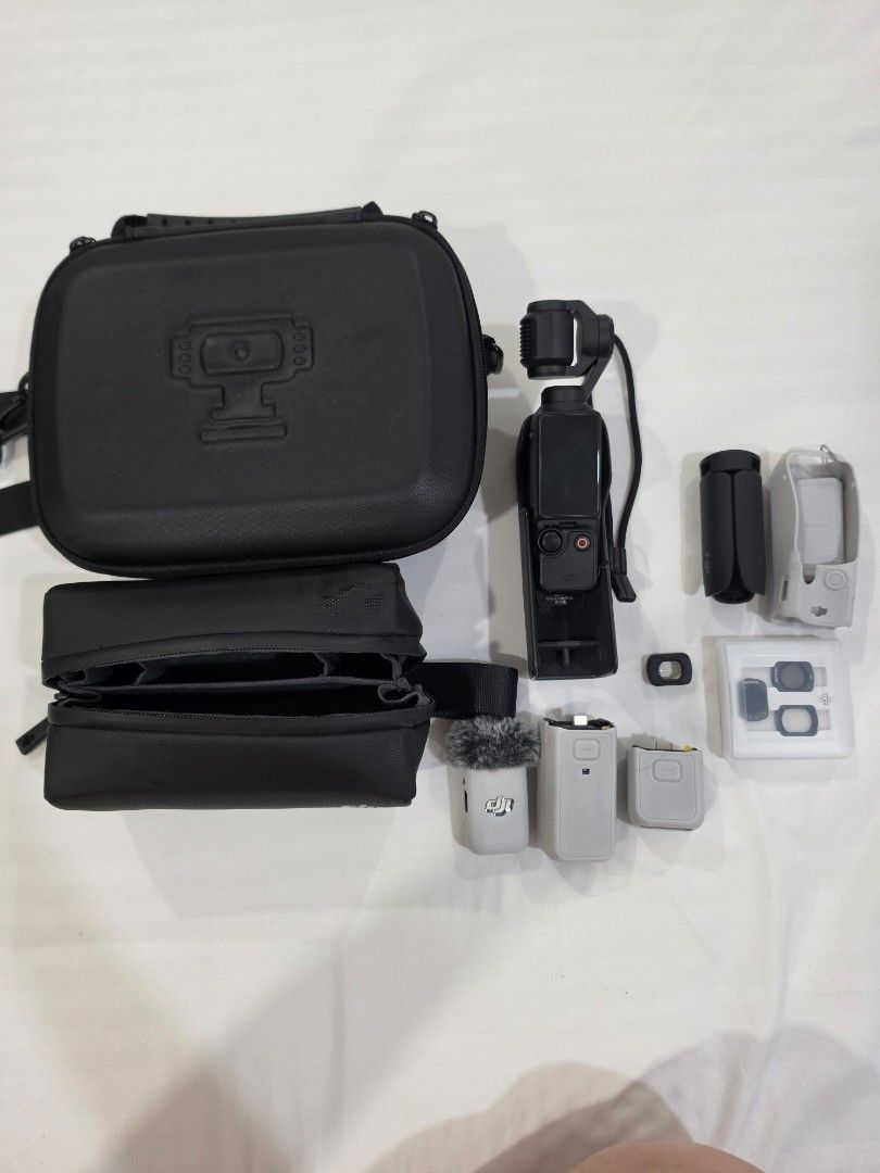 Dji Pocket 3 (Category: Video Cameras) located in Las Pinas. Submitted by jmchua14 (Listing ID 1456411687, Image 1). Description: ✔️✔️ FOR SALE DJI Osmo Pocket 3 Creator Combo 22k 🟡Can accept credit card payment • If gusto niyo staggered payment kayo na mag request sa bank. • can only accept straight payment 🟣CONDITION: • NO history of repair • ALL Accessories are working • minimal sign of usage (97% good physical appearance) Extras: 1. Accesso