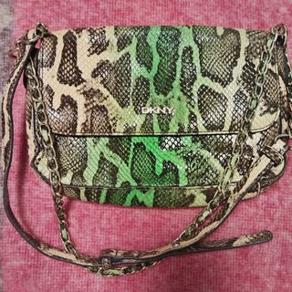 (Category: ) located in . Submitted by brandedbagspreloved (Listing ID 1456321214, Image 1). Description: .