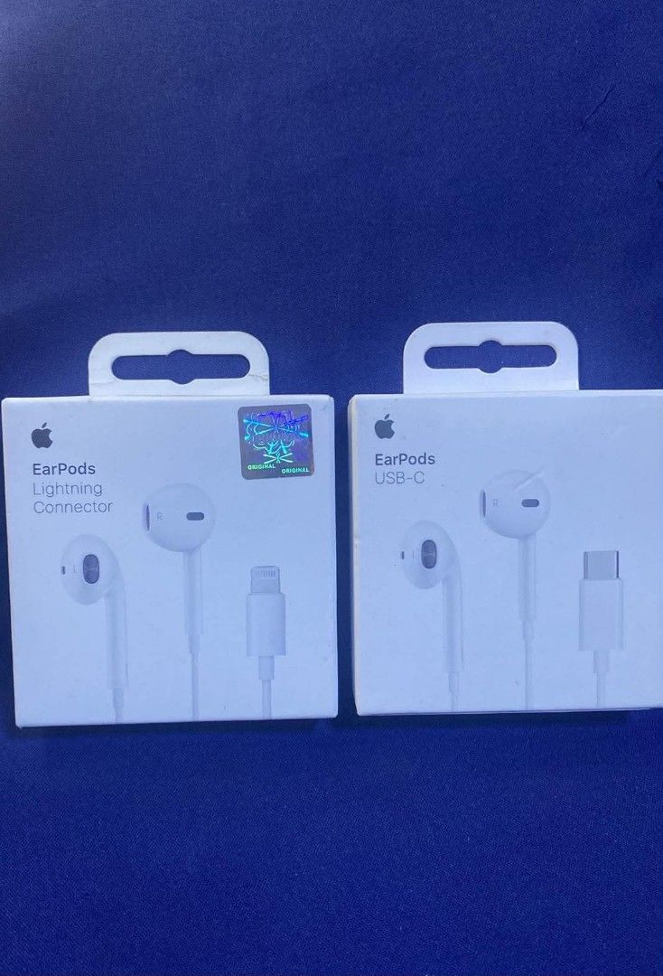Earpods USB-C and lightning connector (Category: Headphones & Headsets) located in Manila. Submitted by milasgadgetph (Listing ID 1456377399, Image 1). Description: .