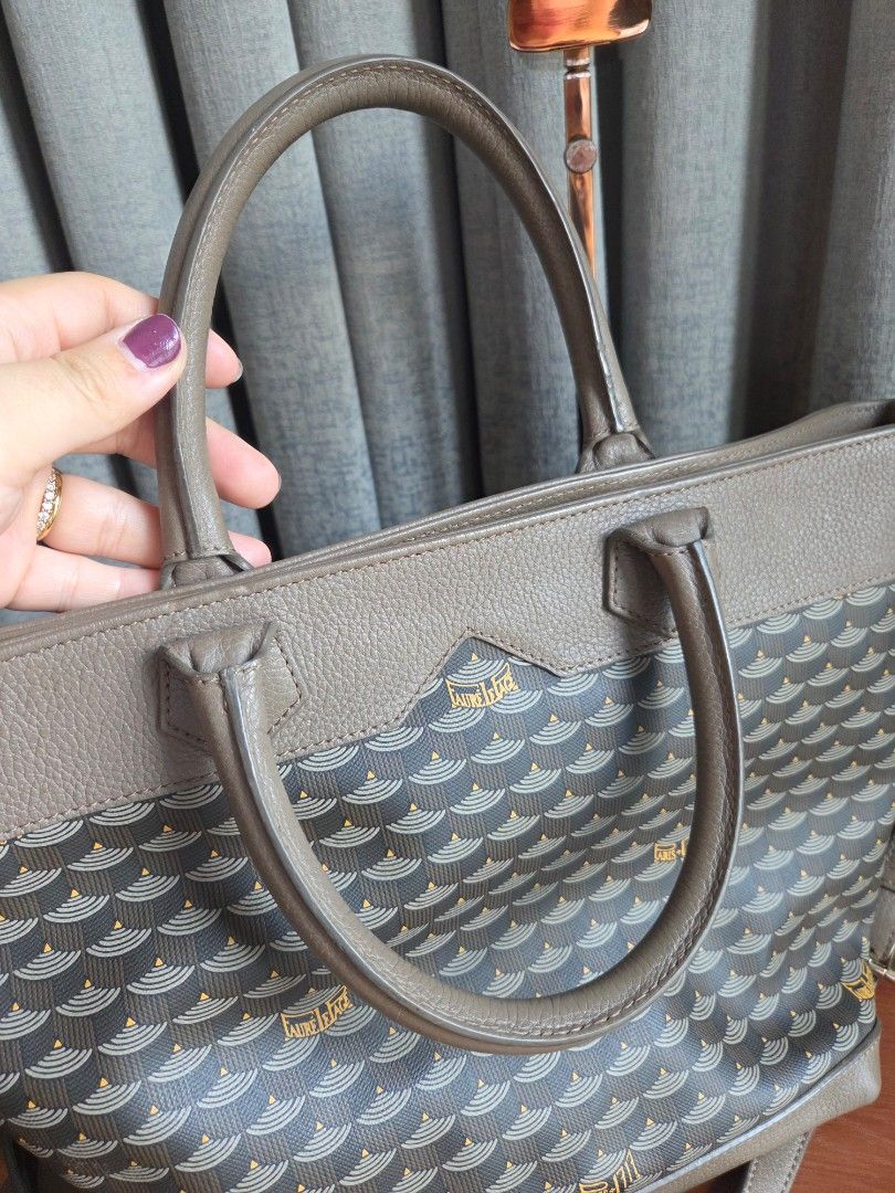 Faure Le Page Carry-on 22 (Category: Luxury Bags & Wallets) located in Quezon City. Submitted by shop.mar.go (Listing ID 1456287105, Image 3). Description: inclusion is posted in the photo with faure le page key chain or bag charm has minor rubs in the corners 8/10 excellent condition.