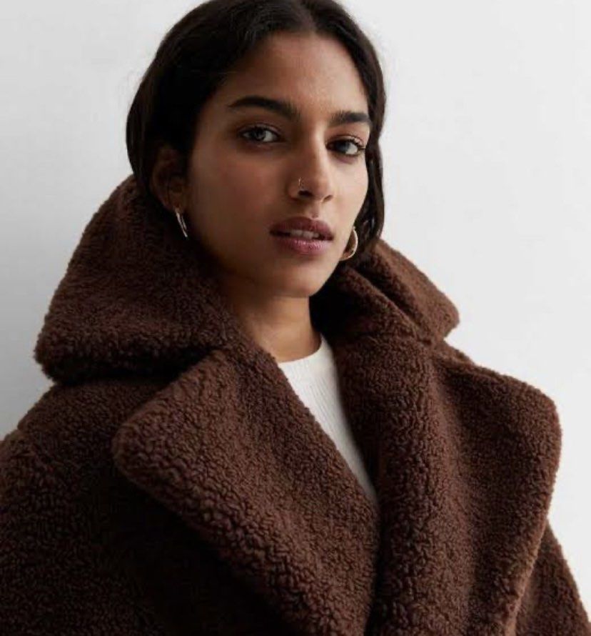 Faux fur coat (Category: Coats, Jackets and Outerwear) located in Baguio. Submitted by jelaitrift (Listing ID 1456415602, Image 2). Description: Top man brand super steal price na yan mahal original price neto.