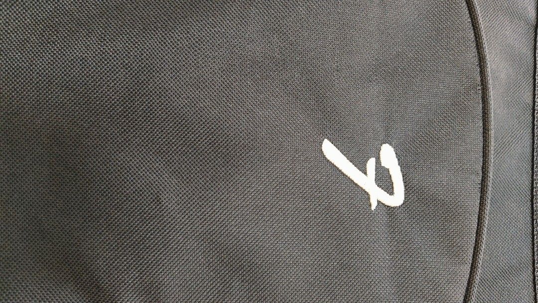 Fender Padded Gig Bag for Electric Guitar (Category: Musical Instruments) located in Bulacan. Submitted by babz30261 (Listing ID 1456351335, Image 1). Description: - Fender padded gig bag - Fits electric guitars - Black exterior with white Fender logo - Lined and padded interior for protection - Features a handle and shoulder strap - Ideal for transport and storage.