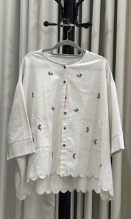(Category: ) located in . Submitted by shopaholic_closet203 (Listing ID 1456360675, Image 1). Description: .