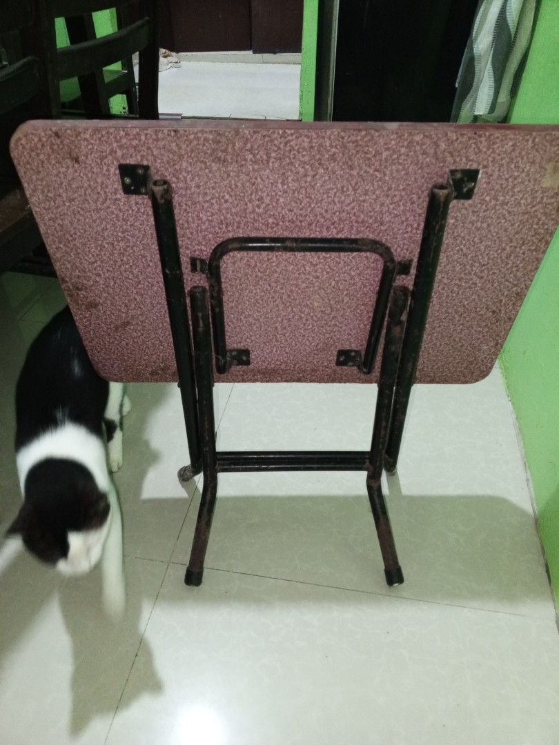 Foldable Study Table/ Desk (Category: Tables & Sets) located in Antipolo. Submitted by kaybeemangoe (Listing ID 1456320434, Image 3). Description: -some parts are rusty -has dents and minor dirts rfs: nakatambak nalangಥ⁠‿⁠ಥ.