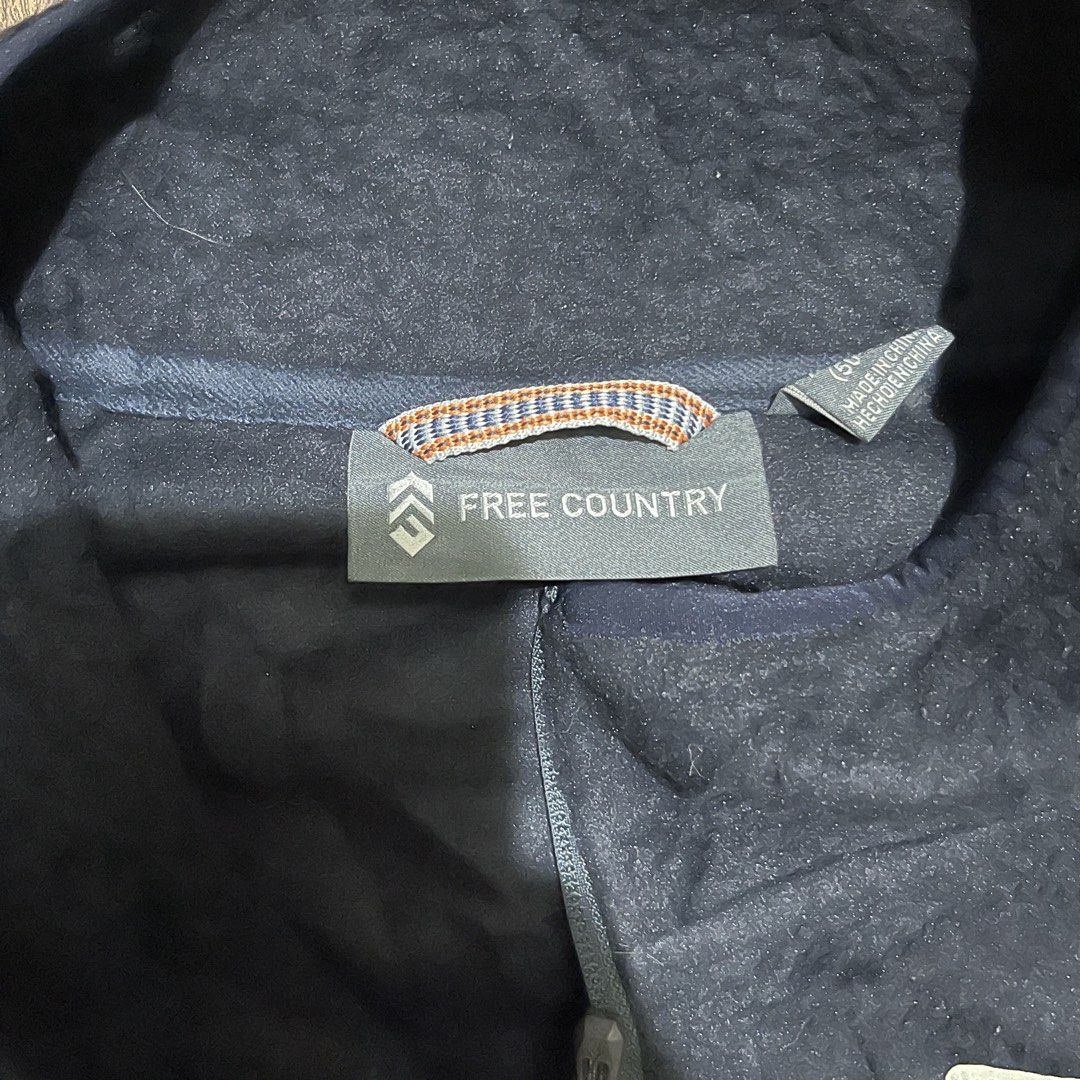 Free country Windbreaker (Category: Coats, Jackets and Outerwear) located in Caloocan City. Submitted by jpeg.vaults (Listing ID 1456388294, Image 2). Description: good quality, thick cloth, ok sya pang motor .