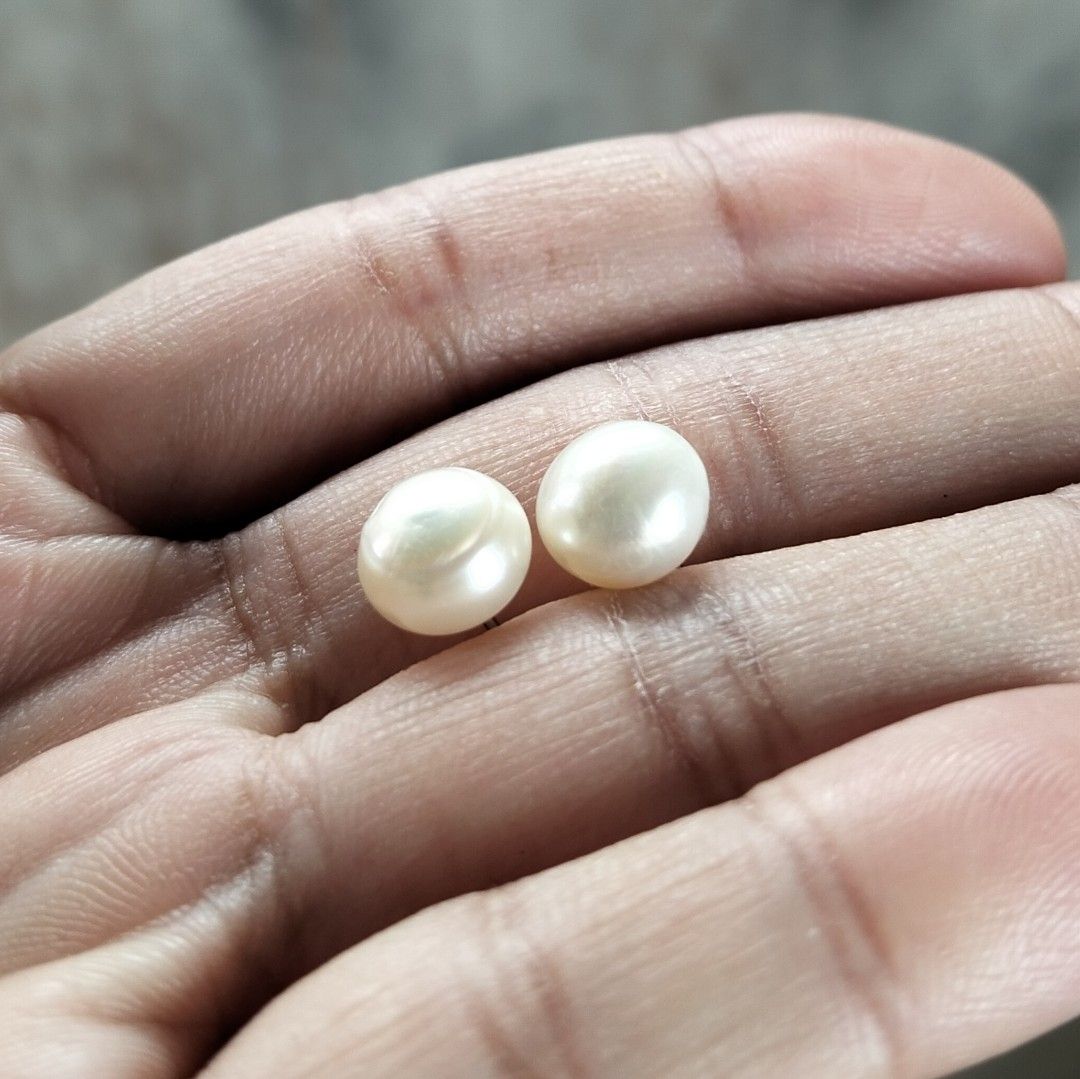 Fresh Water Pearl Stud Earrings (Category: Earrings) located in Pasig City. Submitted by kat_grande (Listing ID 1456237613, Image 3). Description: - Fresh water pearl stud earrings - Simple and elegant design - Perfect for everyday or special occasions - Lightweight and comfortable to wear - Comes with plastic chapa - From Matabungkay, Batangas.