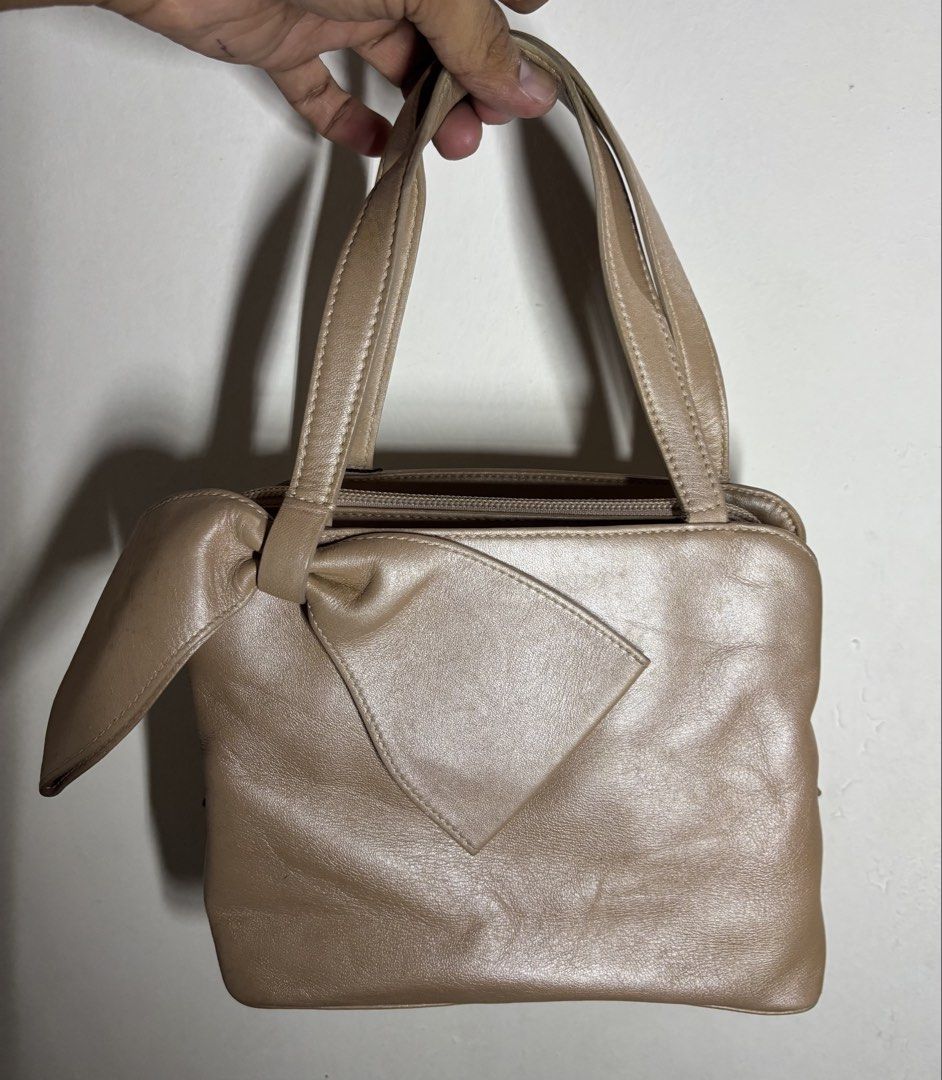 FURLA (Category: Luxury Bags & Wallets) located in Legazpi City. Submitted by thesource052 (Listing ID 1456406981, Image 3). Description: FURLA mini Shoulder Bag. Authentic Width: 9” Length: 7” Excellent condition No issues .