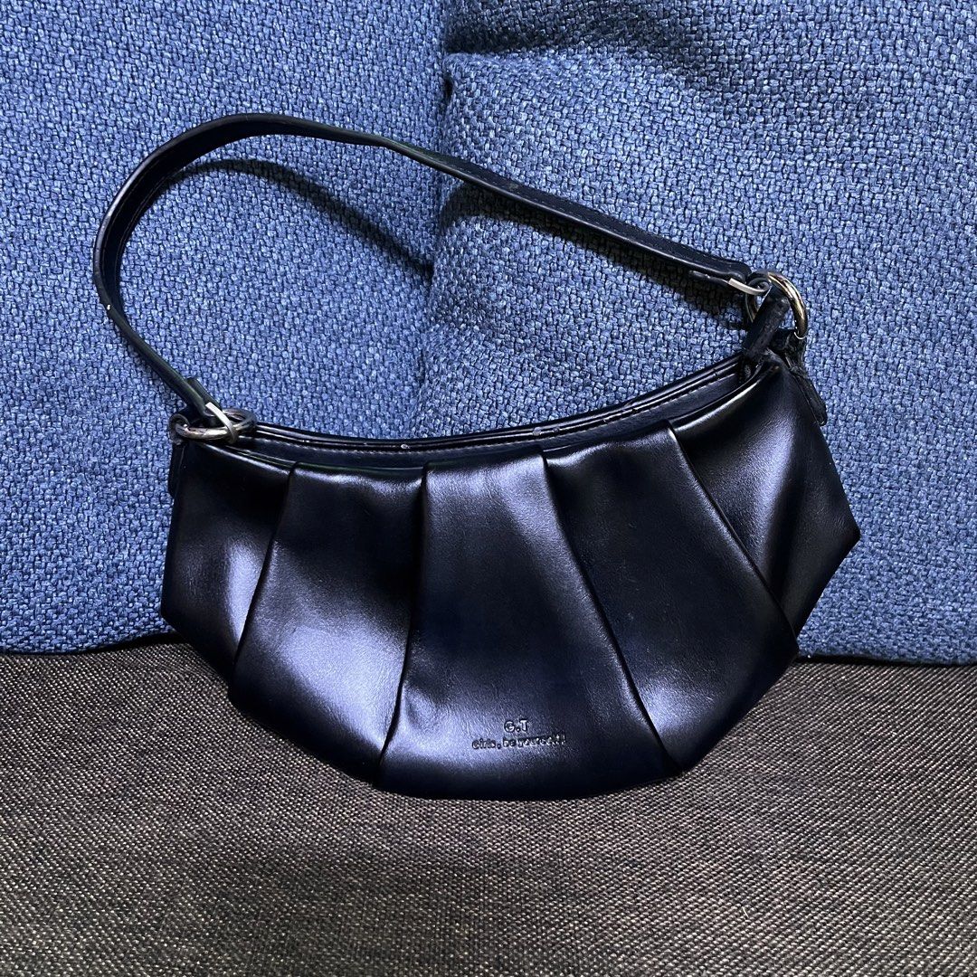 G. T Croissant Bag (Category: Luxury Bags & Wallets) located in Masinloc. Submitted by mixoraph (Listing ID 1456240500, Image 1). Description: Still nego for sure buyer RFS: declutter.