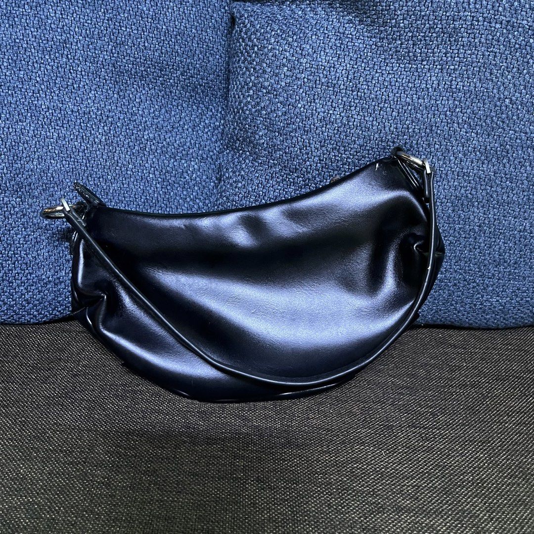 G. T Croissant Bag (Category: Luxury Bags & Wallets) located in Masinloc. Submitted by mixoraph (Listing ID 1456240500, Image 2). Description: Still nego for sure buyer RFS: declutter.