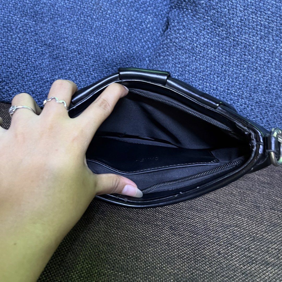 G. T Croissant Bag (Category: Luxury Bags & Wallets) located in Masinloc. Submitted by mixoraph (Listing ID 1456240500, Image 3). Description: Still nego for sure buyer RFS: declutter.