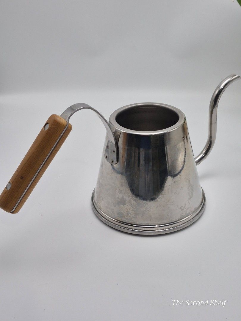 GOOSENECK POUR OVER KETTLE (NO COVER) (Category: Kettles & Airpots) located in Santa Rosa. Submitted by thesecondshelf (Listing ID 1456312637, Image 2). Description: **GOOSENECK POUR OVER KETTLE (NO COVER)** Stainless steel gooseneck pour over kettle, ideal for precision pouring when brewing coffee. Featuring a slim gooseneck spout for controlled water flow and a wooden handle for a comfortable, heat-safe grip. Great for pour-over methods like V6