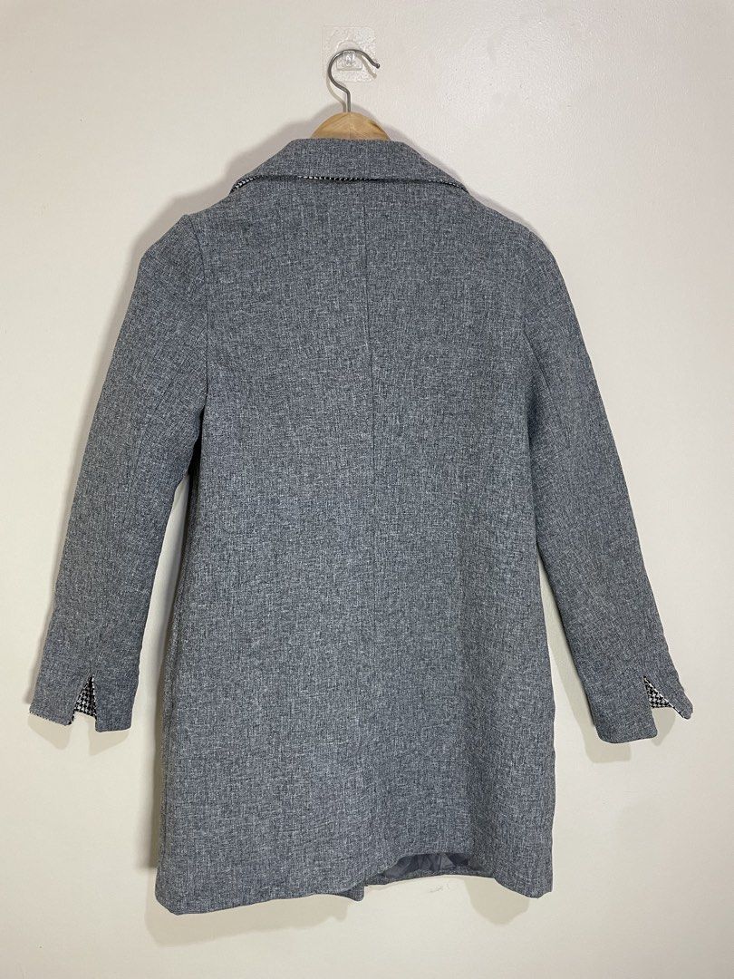 Gray blazer (Category: Coats, Jackets and Outerwear) located in Santa Rosa. Submitted by thevintagesource.ph (Listing ID 1456417442, Image 2). Description: .