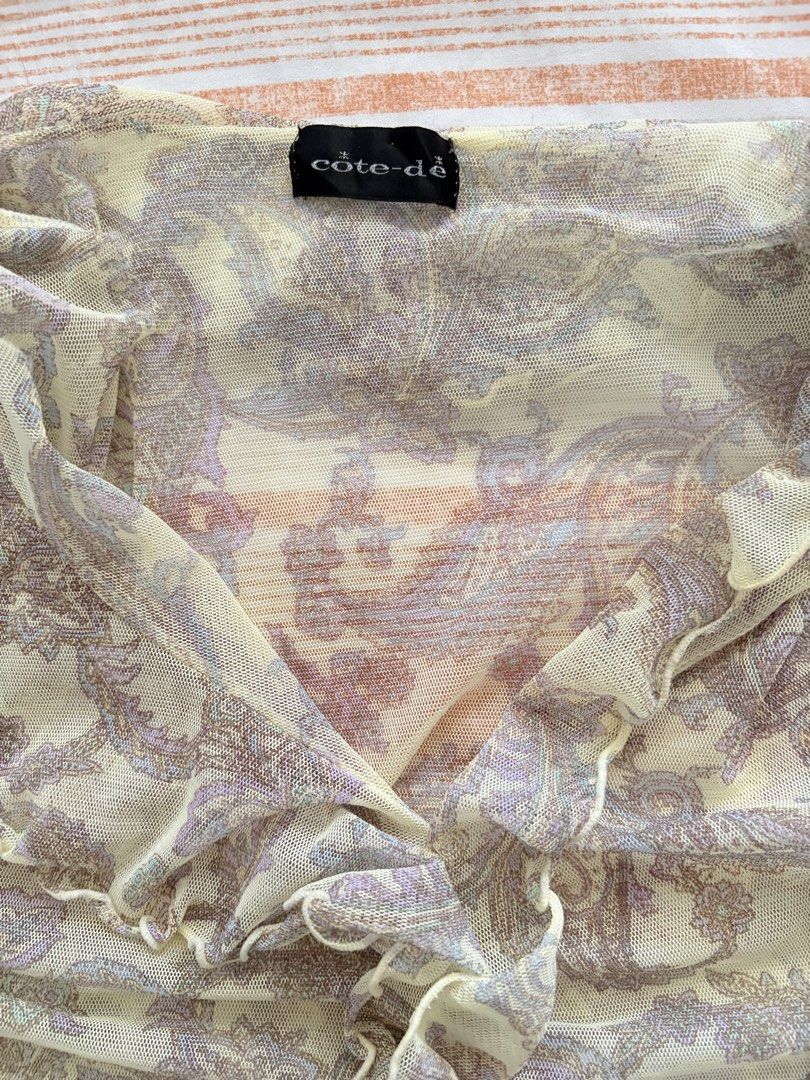 green sheer paisley top with ruffles (Category: Sleeveless) located in Bocaue. Submitted by cleodeclutters (Listing ID 1456257013, Image 2). Description: ☆ thrifted ☆ - originally a long sleeve top - manually cut the sleeve hence the uneven shape mop : gcash, maribank, bdo mod : j&t, lalamove message for more details & inquiries ➔ payment first ➔ strictly no return & refund.