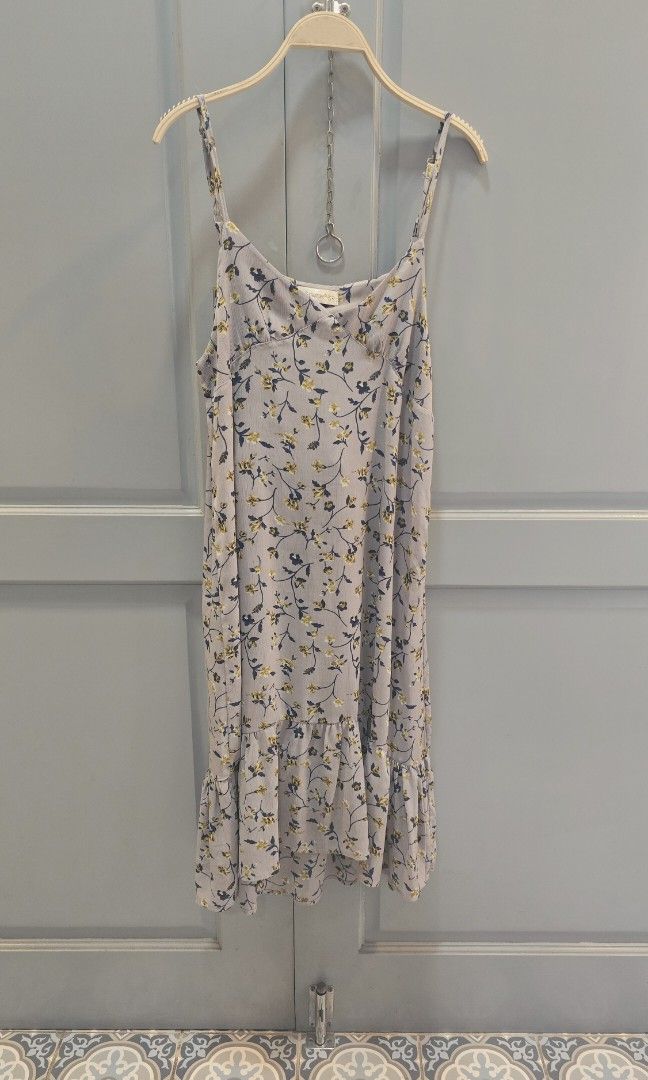 Grey Floral Spaghetti Strap Mini Dress (Category: Dresses) located in Quezon City. Submitted by mjkar (Listing ID 1456361527, Image 1). Description: - Cute grey mini dress - Delicate floral print - Adjustable spaghetti straps - Tiered hem - Lightweight fabric, ideal for warm weather - Brand: CREATORE.