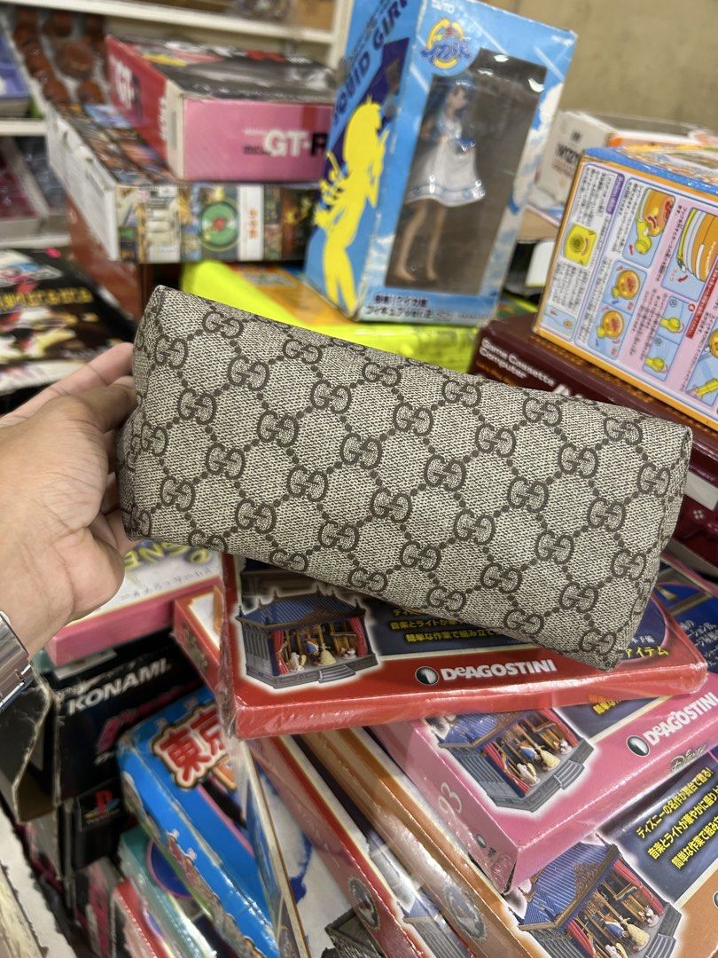 Gucci GG Supreme Monogram Pineapple Tote (Category: Luxury Bags & Wallets) located in Bacolod City. Submitted by fyceee (Listing ID 1456347754, Image 3). Description: Gucci GG Supreme Monogram Pineapple Tote - Good Condition - Minimal Sign of used - Price 📩📩📩 𝟭𝘀𝘁 𝘁𝗼 𝗽𝗮𝘆 𝗴𝗲𝘁𝘀 𝘁𝗵𝗲 𝗶𝘁𝗲𝗺 𝗣𝗮𝘆𝗺𝗲𝗻𝘁 Method: Gcash/Go Tyme Bank/BPI🧾 𝗦𝗵𝗶𝗽𝗽𝗶𝗻𝗴: J&T Express | Maxim 𝗟𝗼𝗰𝗮𝘁𝗶𝗼𝗻: Negros Occidental, 6100 📍.