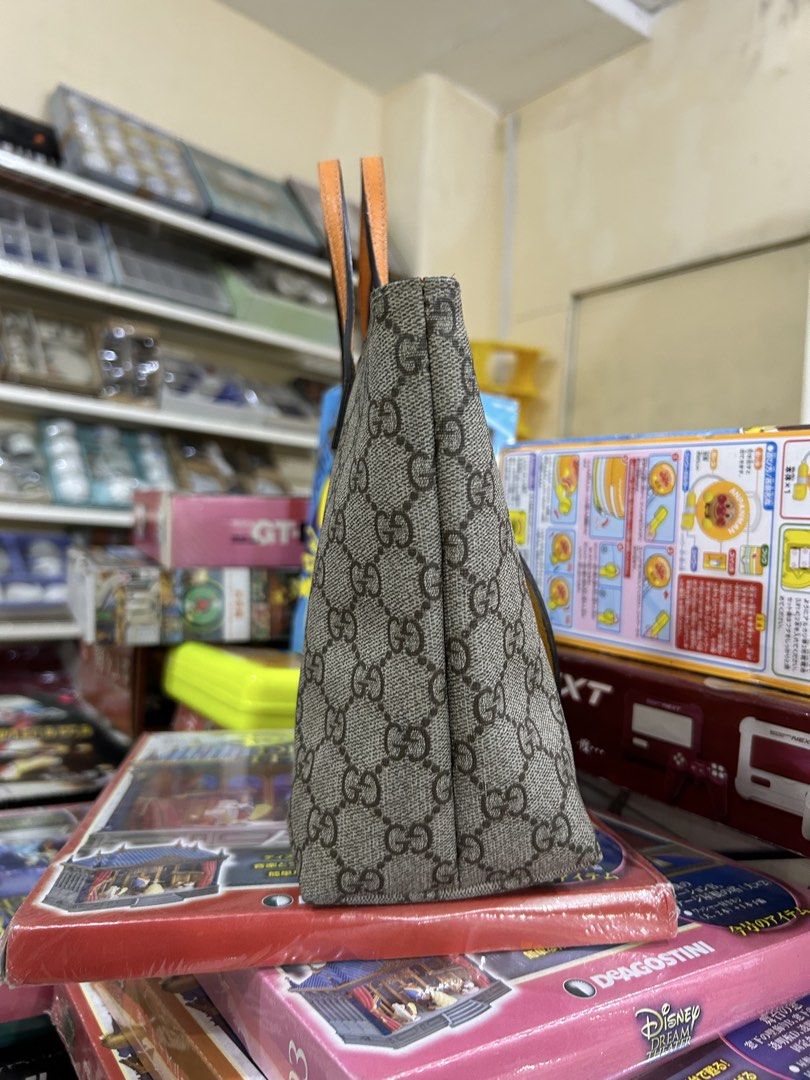 Gucci GG Supreme Monogram Pineapple Tote (Category: Luxury Bags & Wallets) located in Bacolod City. Submitted by fyceee (Listing ID 1456347754, Image 2). Description: Gucci GG Supreme Monogram Pineapple Tote - Good Condition - Minimal Sign of used - Price 📩📩📩 𝟭𝘀𝘁 𝘁𝗼 𝗽𝗮𝘆 𝗴𝗲𝘁𝘀 𝘁𝗵𝗲 𝗶𝘁𝗲𝗺 𝗣𝗮𝘆𝗺𝗲𝗻𝘁 Method: Gcash/Go Tyme Bank/BPI🧾 𝗦𝗵𝗶𝗽𝗽𝗶𝗻𝗴: J&T Express | Maxim 𝗟𝗼𝗰𝗮𝘁𝗶𝗼𝗻: Negros Occidental, 6100 📍.