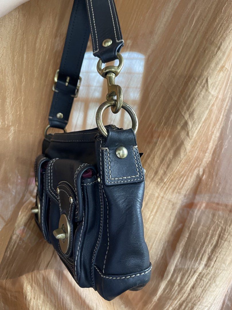 Coach Legacy Double Turnlock Shoulder bag (Category: Luxury Bags & Wallets) located in Davao. Submitted by boodle4lyf (Listing ID 1456386902, Image 2). Description: Authentic Coach Legacy with signs of wear already mainly sa isang corner and scratched hardwares. Missing hangtag. Interior has pen stains. Please ask for more photos and videos dm. .