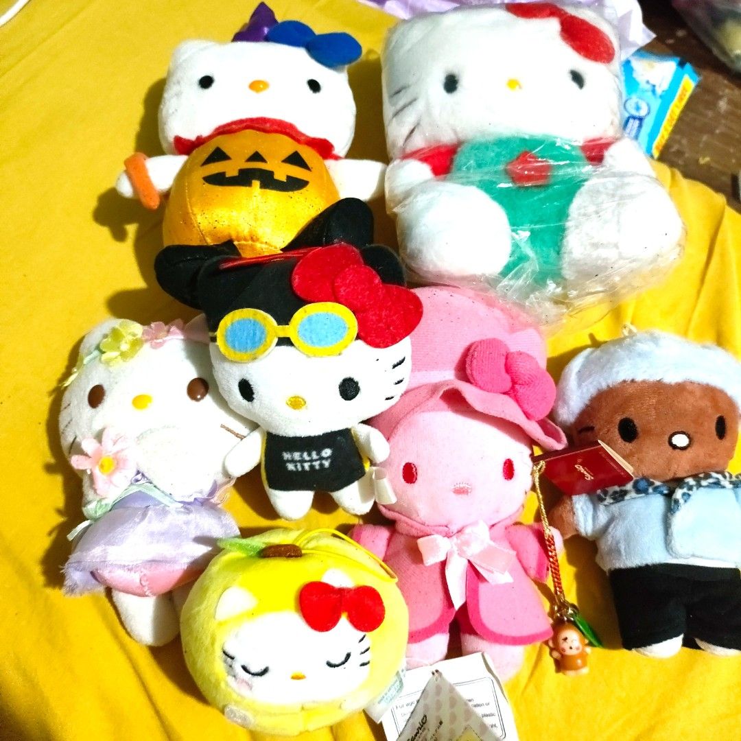 Hello kitty bundle 7pcs (Category: Character Goods) located in Manila. Submitted by smiley_a (Listing ID 1456326154, Image 1). Description: from japan box.