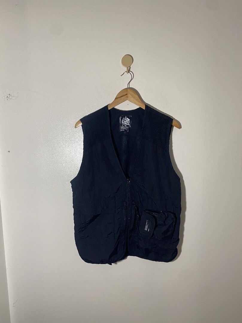 Hisso Utility Vest "Packable" (Category: Vests) located in Abucay. Submitted by jamesnike21 (Listing ID 1456312627, Image 1). Description: 📌Hisso Packable Vest 📌excellent condition 📌size large on tag 📌width 21' 📌length 27' 📌Slightly wrinkled due to storage 👍 📌The color of the product may differ from actual color depending on the type, condition of the display, surrounding light and other factors. 👍 📌For negotiations, send offer 👍 Kindl
