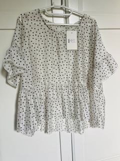 （分類：）位於 。 由 karineacloset 提交（商品編號 1456237377，圖片 1）。簡介： 。