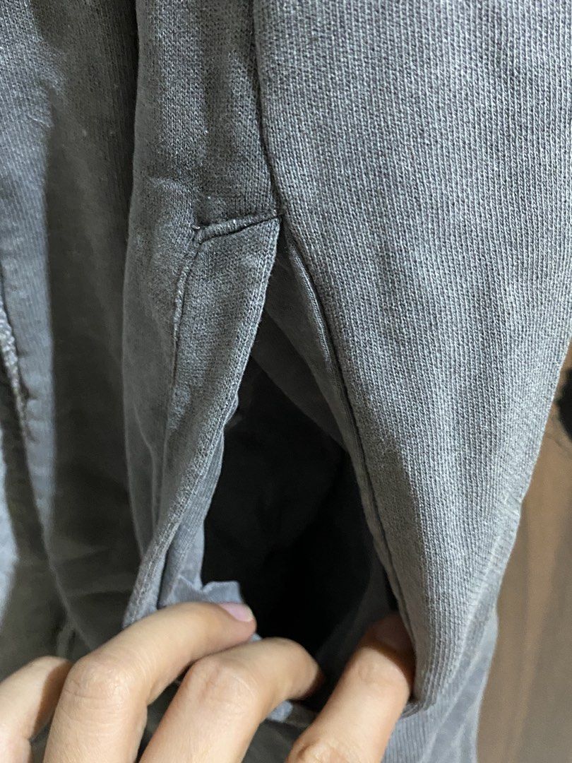 H&M Grey Hooded Midi Cardigan (Category: Coats, Jackets and Outerwear) located in Cebu City. Submitted by mickaaay (Listing ID 1456398064, Image 2). Description: - H&M Grey Hooded Cardigan - Size: XS - Long sleeves - Front pockets - Soft and comfortable material - Ideal for layering.