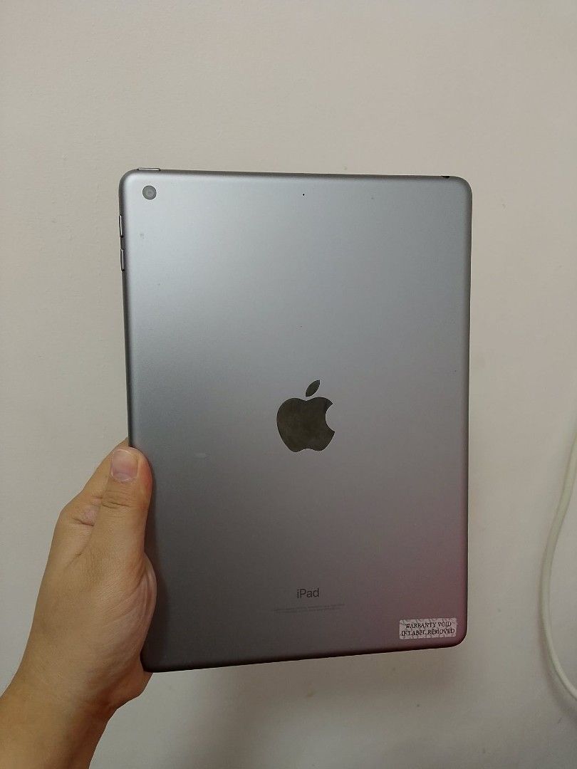 Ipad 6th gen (Category: iPad) located in Manila. Submitted by vincedg03 (Listing ID 1456325576, Image 3). Description: For sale ipad 6th gen 32gb unit cord case no issue malolos bulacan loc .
