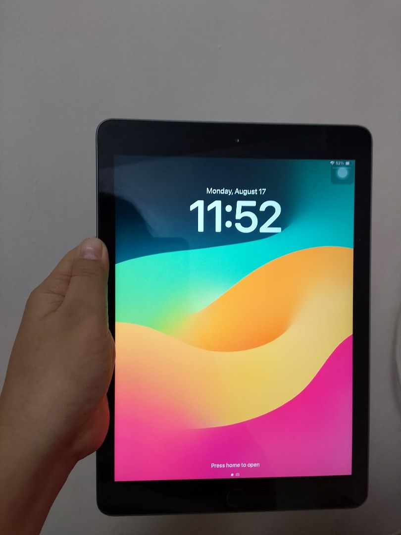 Ipad 6th gen (Category: iPad) located in Manila. Submitted by vincedg03 (Listing ID 1456325576, Image 1). Description: For sale ipad 6th gen 32gb unit cord case no issue malolos bulacan loc .