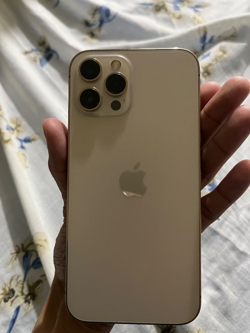 iPhone 12 Pro Max 256 73bh (Category: iPhone 12 Series) located in Caloocan City. Submitted by freecloud_d8ac16 (Listing ID 1456355414, Image 3). Description: 📱 iPhone 12 Pro Max 256GB – Gold ✅ 73% Battery Health ✅ True Tone – working ✅ No repair history – 1st owner ✅ Canada variant ✅ All original parts, no issues ⚠️ Minor dent + case marks lang (see photos) Unit, charger, and cases only 💰 Message for price 📦 Meet up around Baguio City 🔒 Swip