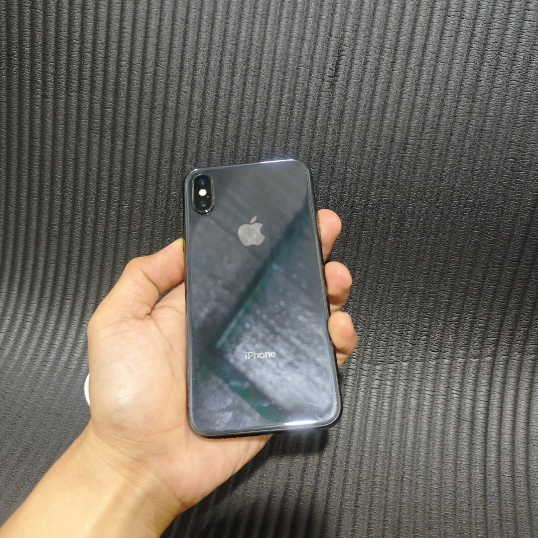 Iphone X 256gb Black (Category: iPhone X Series) located in Quezon City. Submitted by donkeykong30 (Listing ID 1456389723, Image 2). Description: - iPhone X, 256GB storage - Color: Black - Includes charger and cable - Battery health at 51% (Need to replace) - Ready for a new owner - Face ID not working -Maknis pa unit -Cheapest na to - Meetup available at SM City North EDSA -or lalamove or lbc.