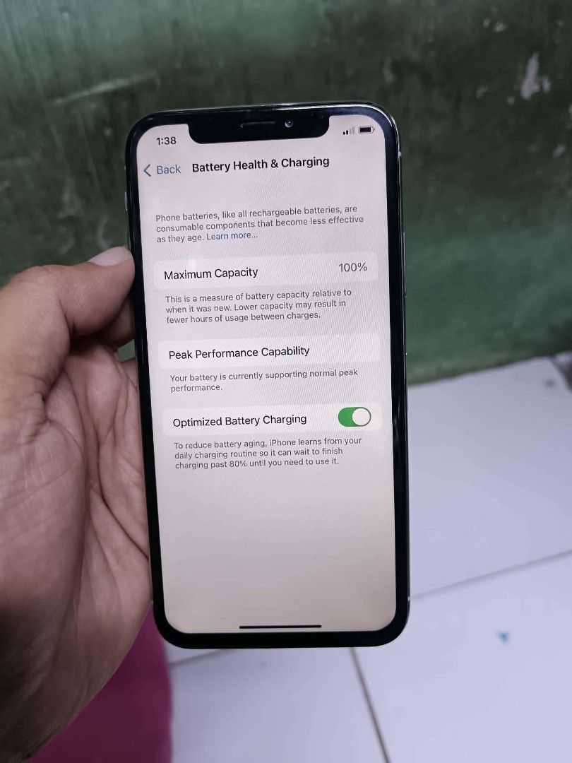 IPHONE X 64 GB (Category: iPhone X Series) located in Manila. Submitted by sabrinaquint (Listing ID 1456253534, Image 3). Description: NO FACE ID AYUN LANG ISSUE WALA NANG IBA.