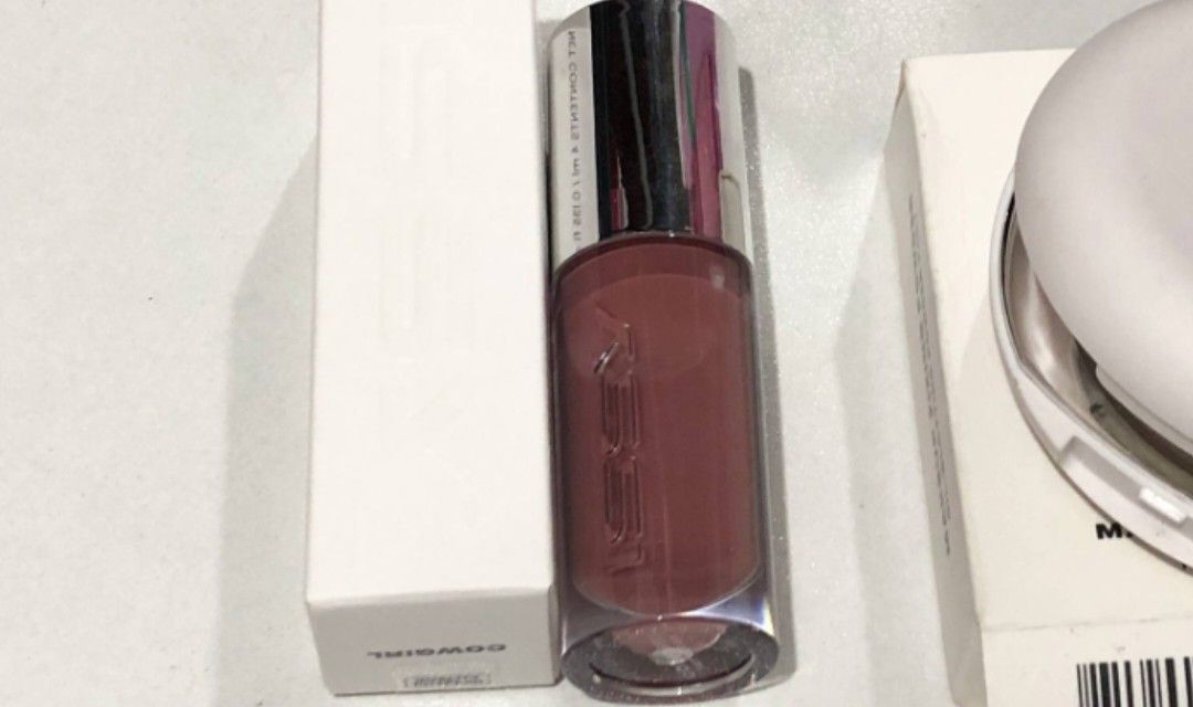 Issy Fat Gloss (Shade: Cowgirl) (Category: Makeup) located in Mandaluyong City. Submitted by alexandra_isobel (Listing ID 1456342192, Image 1). Description: Mandaluyong .