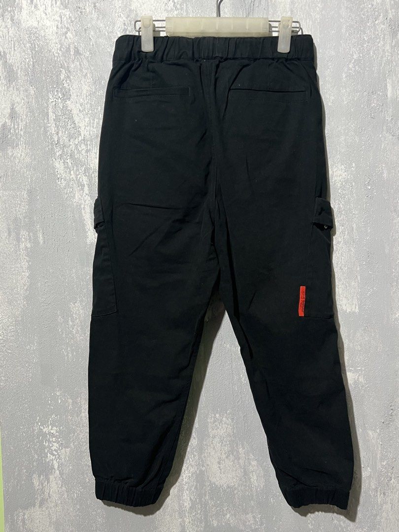 Izzue Uniform live it real denim cargo pants (Category: Jeans) located in Las Pinas. Submitted by jpicked (Listing ID 1456338677, Image 3). Description: Dimension Waist Adjustable 30-34 Length 36 .