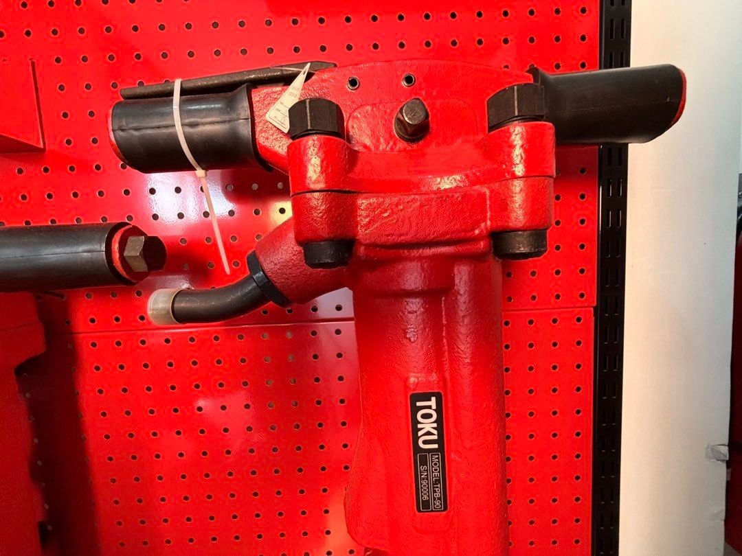 Jack Hammer TPB-90 42KG (Category: Construction Tools & Equipment) located in Cavite. Submitted by lapuagjans96184 (Listing ID 1456273535, Image 2). Description: 90 lbs Jack hammer Toku Brand Brand new unit with 1 pc moil point Free delivery within Metro Manila and nearby areas. With after sales supports Parts & warranty Superb quality & widely used by Maynilad Contractors, Water Districts & Govt road works. .